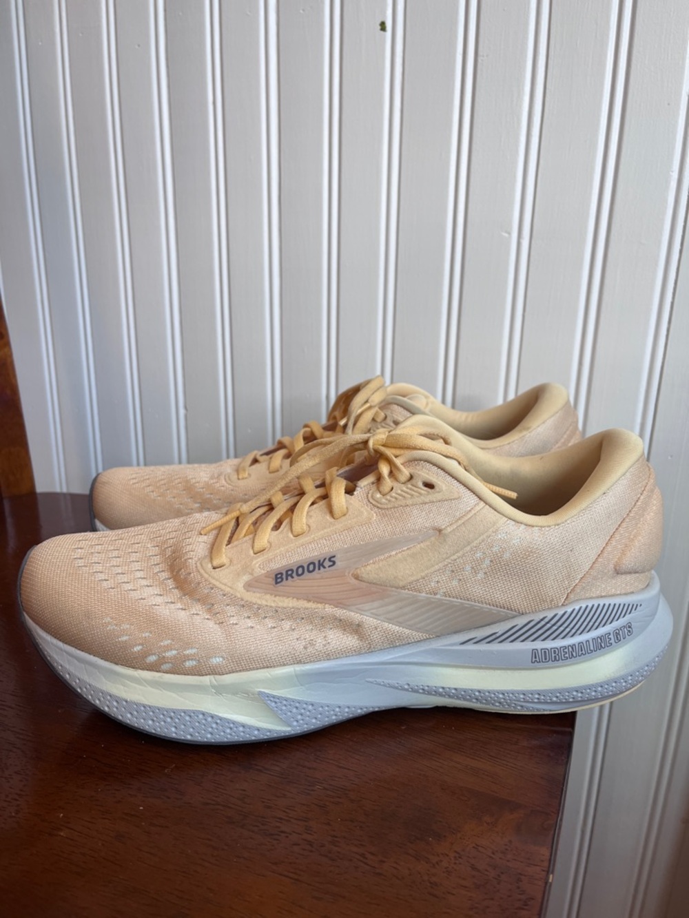 Brooks Running Adrenaline GTS 24 Running Shoe Size 10.5